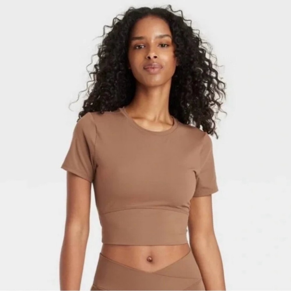 JoyLab Cropped Fit Short Sleeve Performance Tee in Mocha Brown. NWT. Size Large